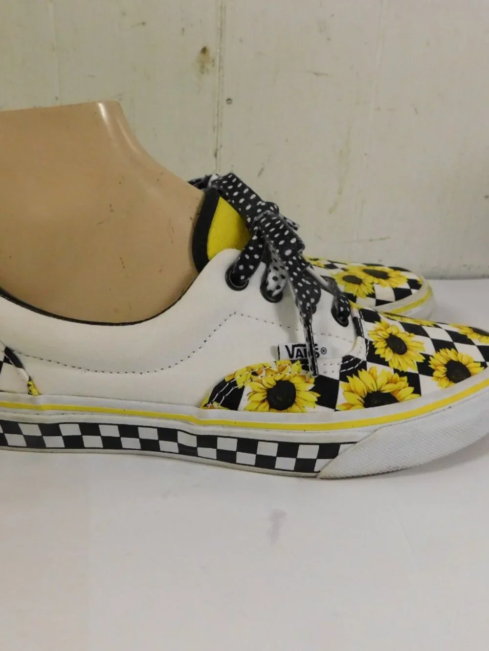 Van Customs Checkerboard Sunflower Lace Up Shoes sz 6 men 7.5 Women